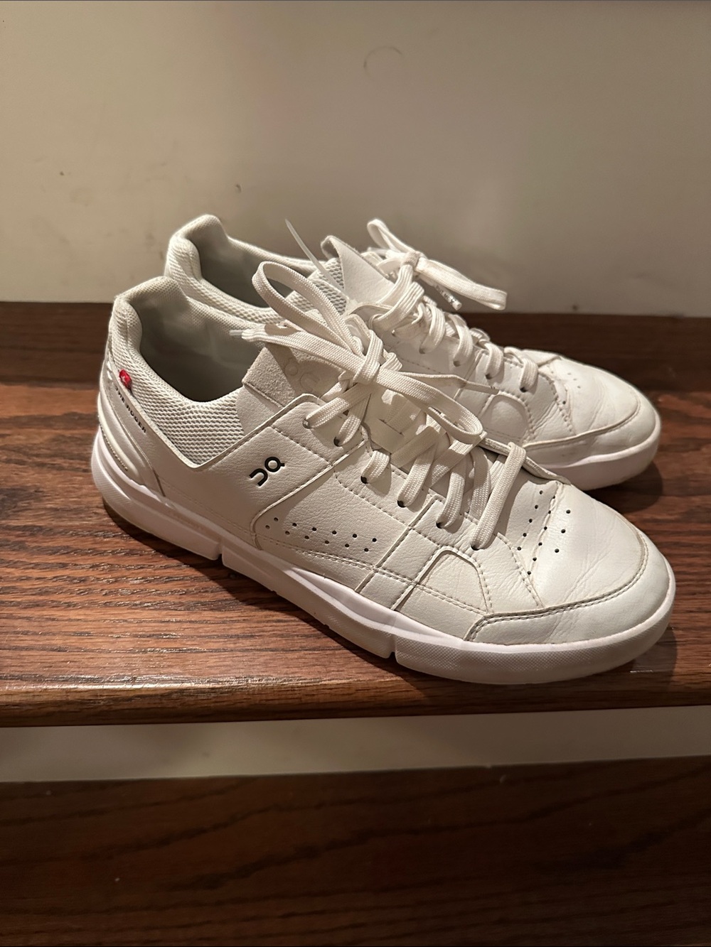 The Roger On Running White Women’s Low-Top Sneakers